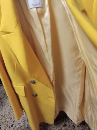 Abrigo Mango Amarillo Doble Botonadura