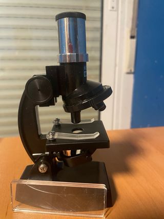 Microscopio sin usar