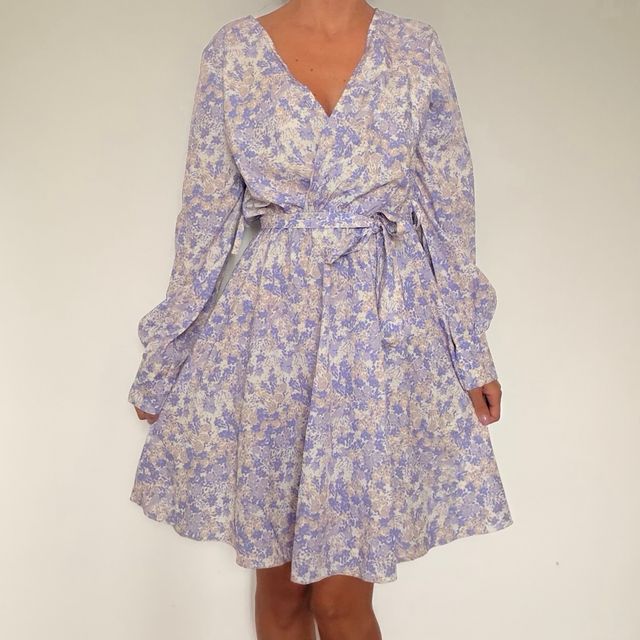 Vestito lilla floreale scollatura a V