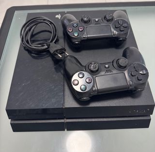 PS4 (PlayStation 4) Negra + 2 Controles