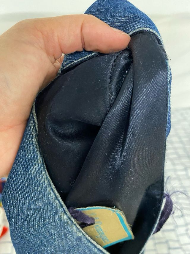 Bolso vaquero azul con flores bordadas