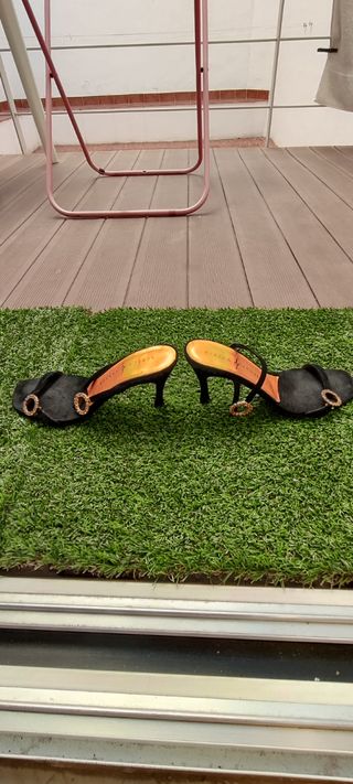 Zapatos tacón REBECA SANVER negros dorados 38