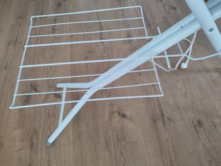 Mesa de planchar grande con enchufe