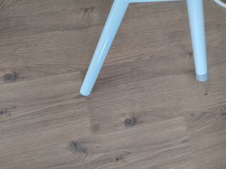 Mesa de planchar grande con enchufe