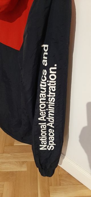 Chaqueta Pull&Bear NASA azul oscuro y rojo