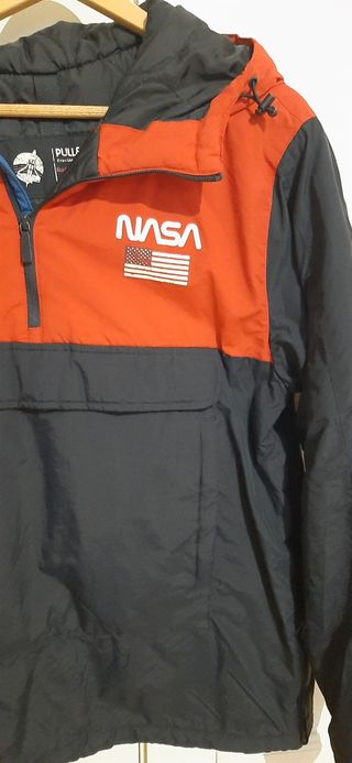Chaqueta Pull&Bear NASA azul oscuro y rojo