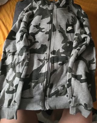 Chaqueta Nike camuflaje gris y verde