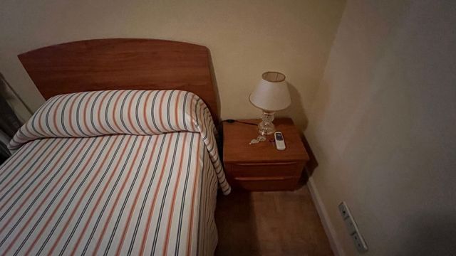 Práctica cama eléctrica articulada. habitacion