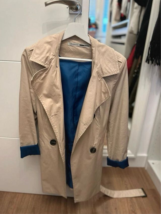 Gabardina tres cuartos forro azul