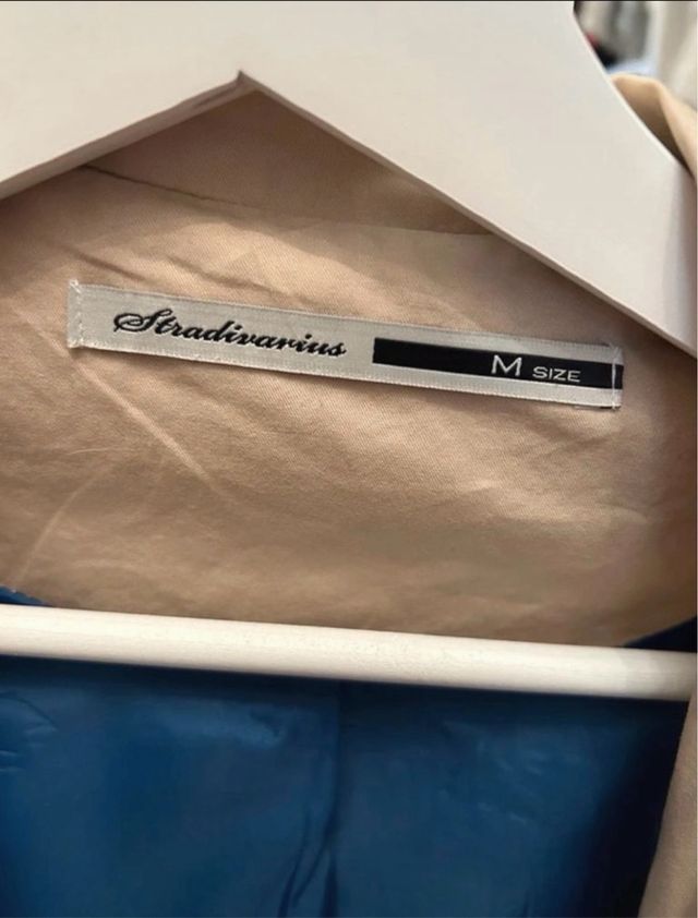 Gabardina tres cuartos forro azul