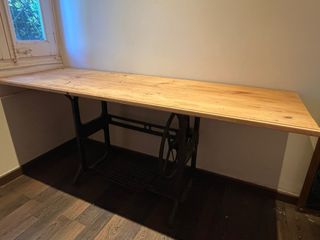 Mesa/ Escritorio de madera para utilizar en taller