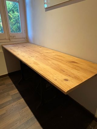 Mesa/ Escritorio de madera para utilizar en taller