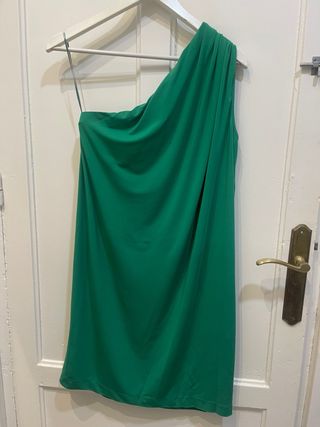 Vestido fiesta verde corto asimétrico 