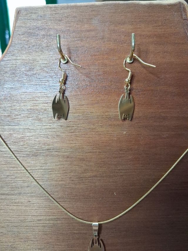 Conjunto de acero: collar y pendientes murciélago