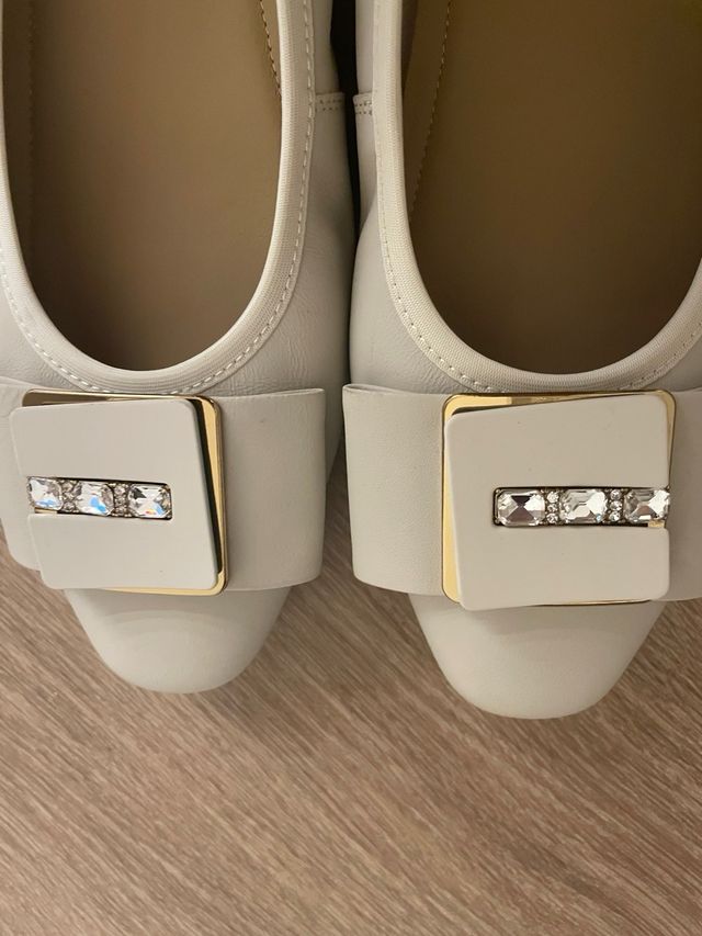 Bailarinas beige con detalle dorado