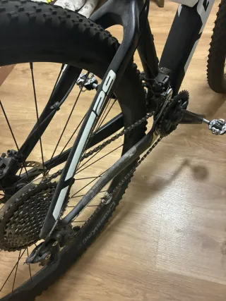 Bicicleta de Montaña Giant Carbono.