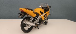 Maqueta Honda CBR 600 F4