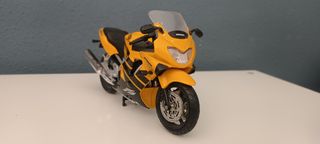 Maqueta Honda CBR 600 F4