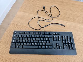 Teclado Lenovo con cable negro