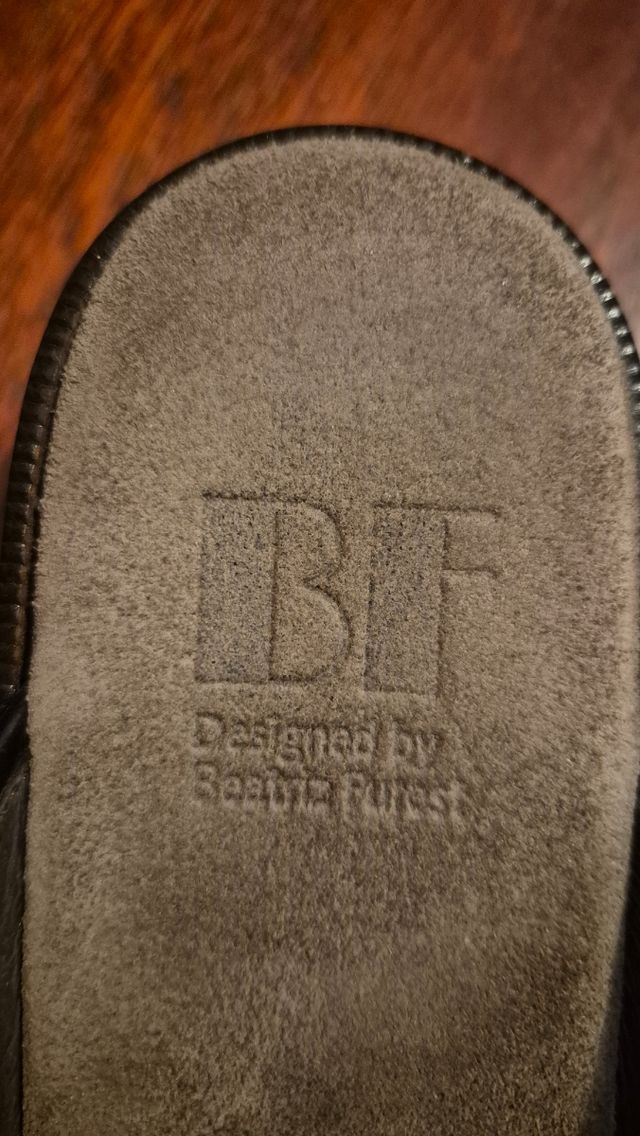 Zuecos Beatriz Furest Negros