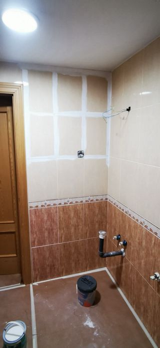Pintor, Baldosas para baño o cocina.