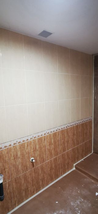 Pintor, Baldosas para baño o cocina.