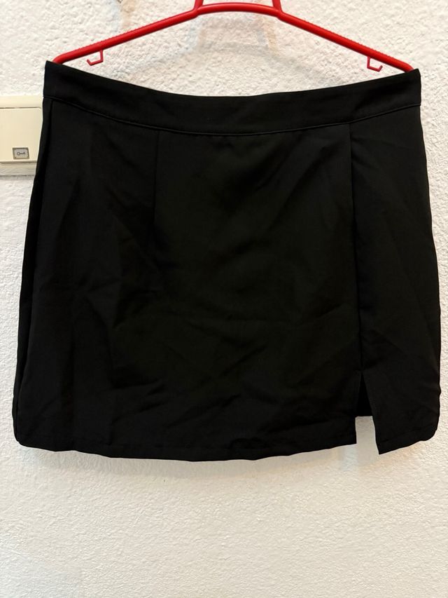 Falda negra corta