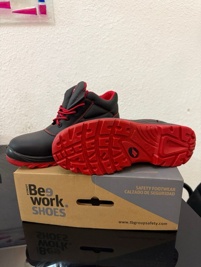 Botas de seguridad Be-work negras y rojas