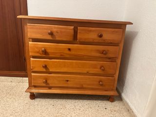 Cómoda de madera con 5 cajones