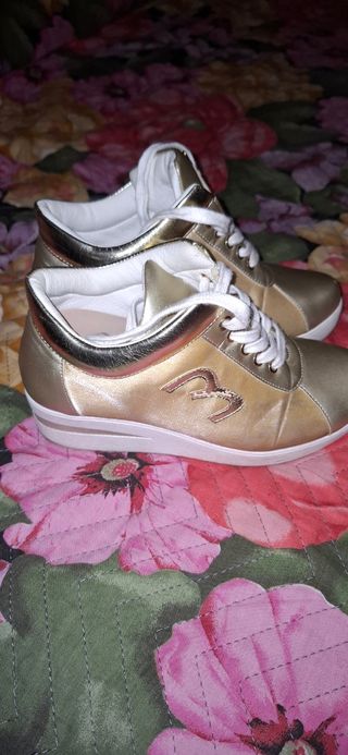 Mocassini con zeppa oro e bianchi