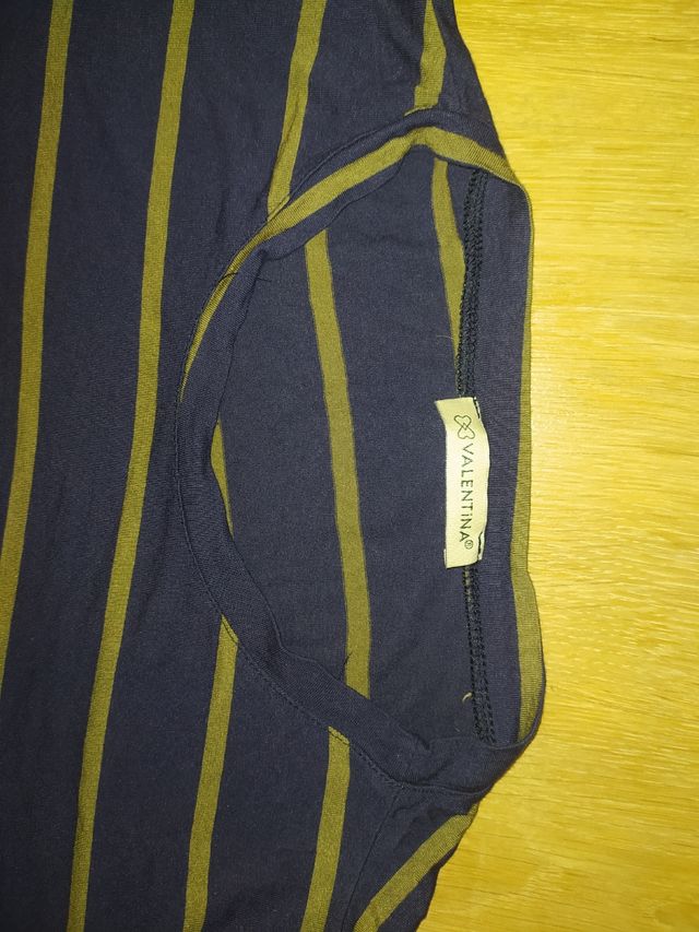 Suéter ligero azul a rayas