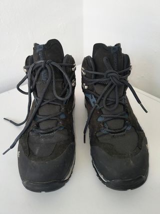 Botas montaña y senderismo niño Quechua negras.