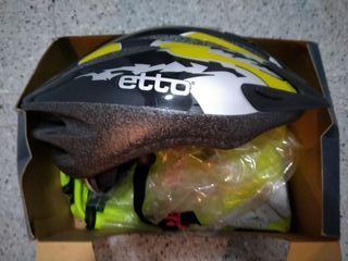 Casco bicicleta y chaleco reflectante
