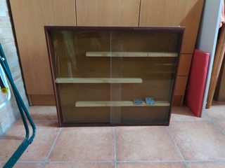 Armario madera colgante cristal