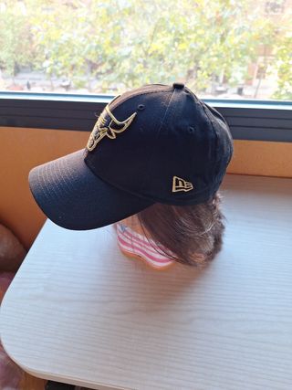 Gorra Chicago Bulls New Era Negra y  dorado.