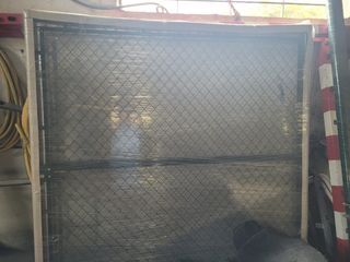 Puerta metálica 2 hojas malla verde