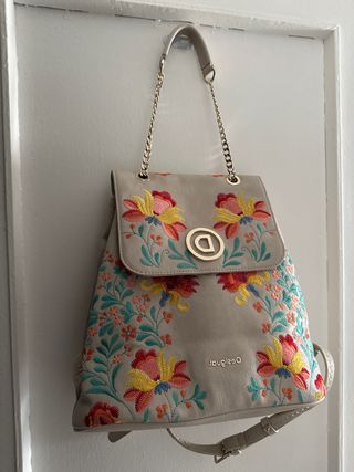 Mochila Desigual bordada floral beige