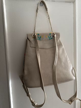 Mochila Desigual bordada floral beige