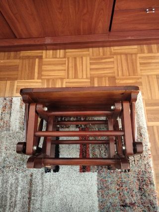 Reposapiés de madera maciza con balancín