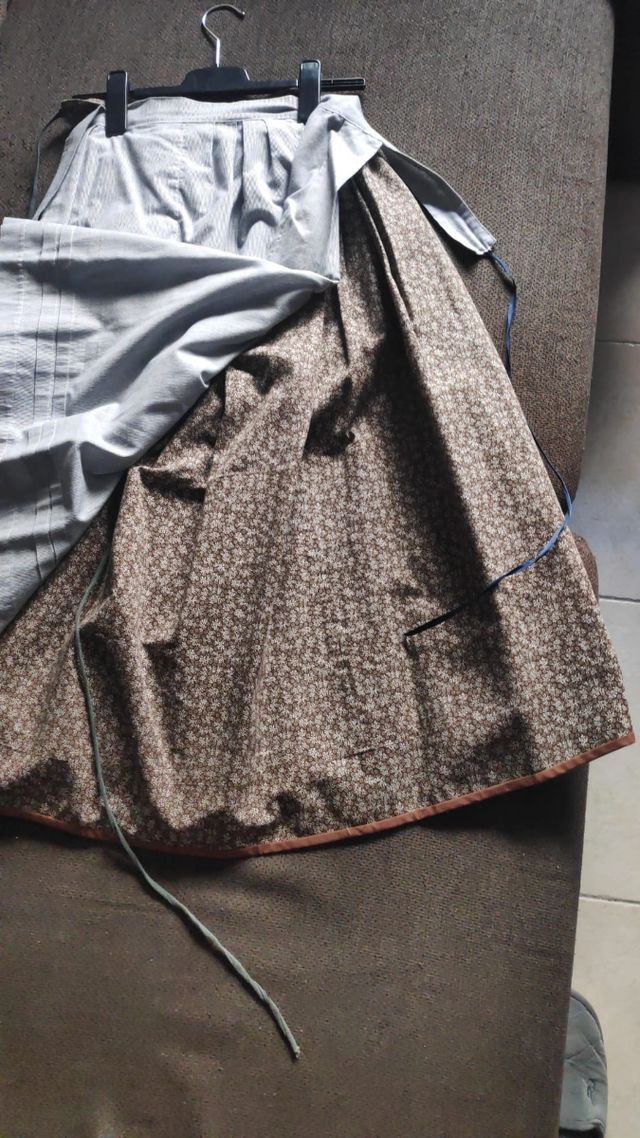 Falda Baturra Marrón + Delantal + Manguitos