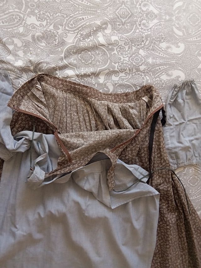 Falda Baturra Marrón + Delantal + Manguitos