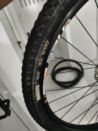 Rueda 29/700c para rodillo con cubierta