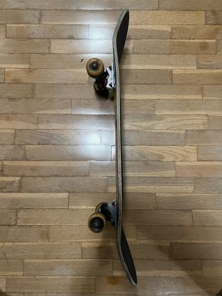 Tabla Skate (Girl Skateboard Company) 
