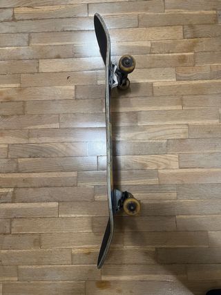 Tabla Skate (Girl Skateboard Company) 
