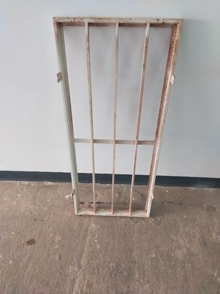 Reja metálica blanca