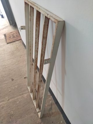 Reja metálica blanca