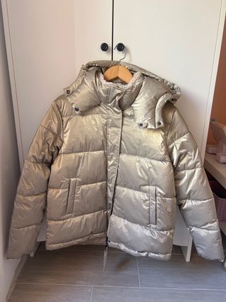 Chaqueta Desigual dorada .
La compré por 111€
