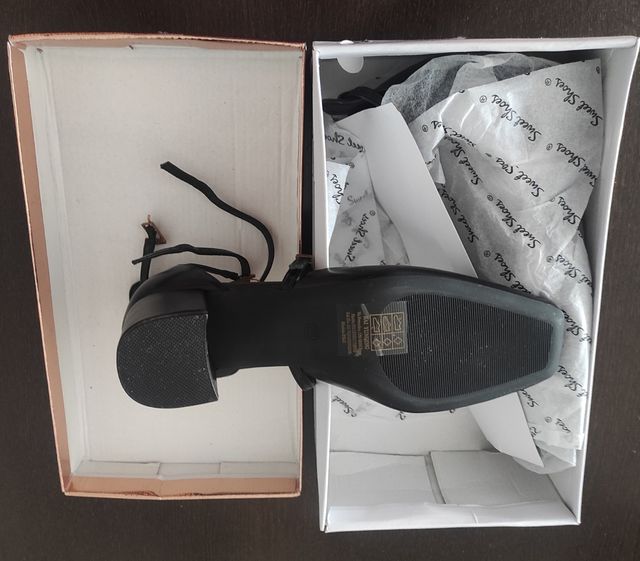 Zapatos Mary Jane negros con tiras