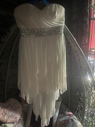 Vestido de fiesta blanco con pedrería