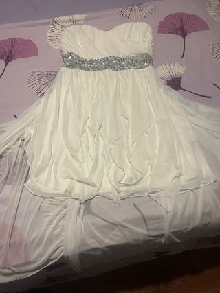 Vestido de fiesta blanco con pedrería